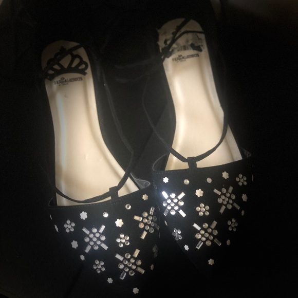 Shoes - Picture 1 of 2